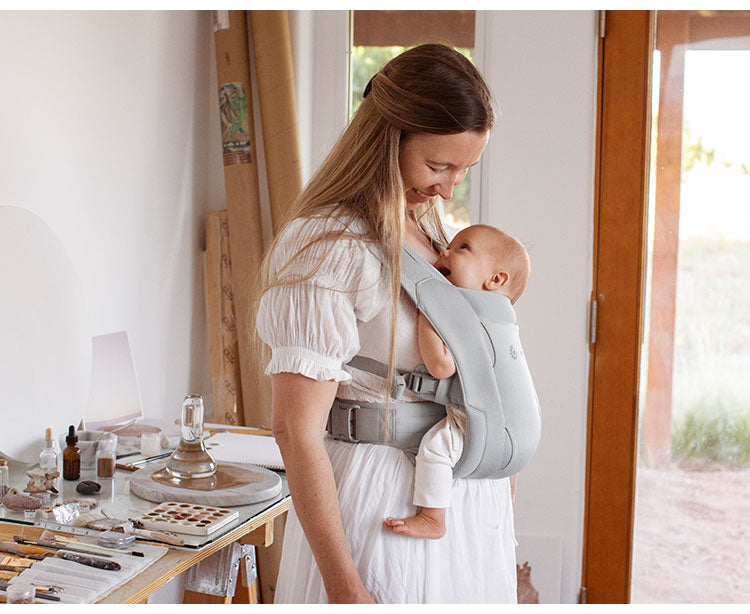 Ergobaby EBC EMBRACE Soft Air ソフトグレー 抱っこひも エルゴベビー 新生児 エンブレース ソフトエア 抱っこ紐 ベビーキャリア エルゴ ベビー キャリア ベビーグッズ プレゼント ギフト 出産祝い