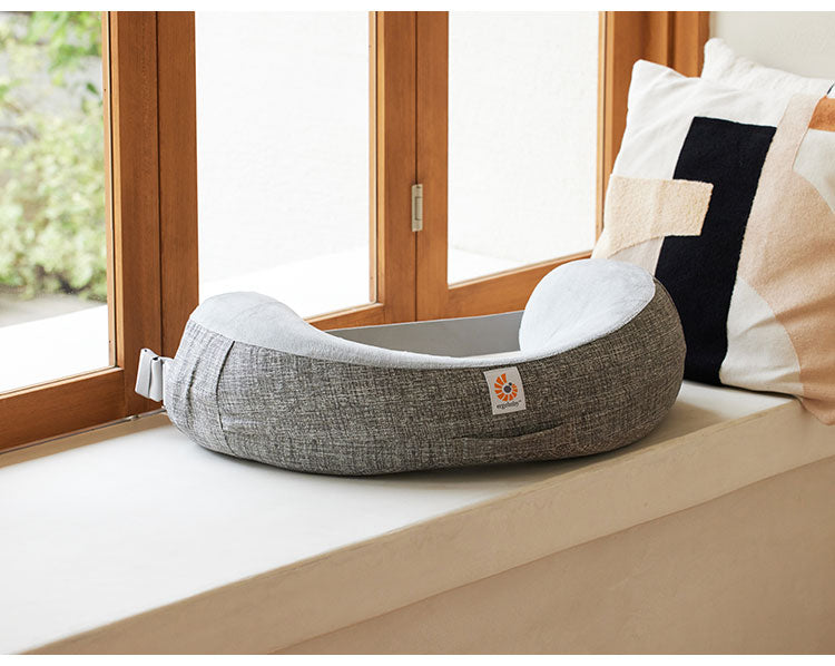 Ergobaby ナチュラルカーブ・ナーシングピロー グレー ベルト付き 授乳クッション 抱き枕 ナチュラルカーブ お洗濯可能 授乳まくら 授乳クッション 洗える カバー 妊婦 授乳 出産準備 出産祝い