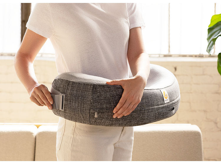 Ergobaby ナチュラルカーブ・ナーシングピロー グレー ベルト付き 授乳クッション 抱き枕 ナチュラルカーブ お洗濯可能 授乳まくら 授乳クッション 洗える カバー 妊婦 授乳 出産準備 出産祝い