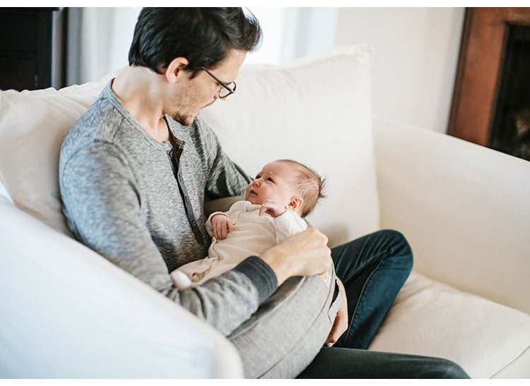 Ergobaby ナチュラルカーブ・ナーシングピロー グレー ベルト付き 授乳クッション 抱き枕 ナチュラルカーブ お洗濯可能 授乳まくら 授乳クッション 洗える カバー 妊婦 授乳 出産準備 出産祝い
